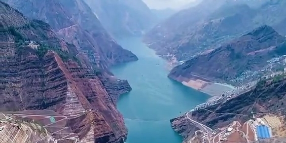 【徐东风诗歌】鹤舞长江