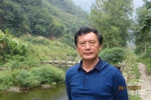 薛运明 湖北枝江人，宜昌市作协会员，年近在各大网站发表大量散文、小说、游记、通讯。